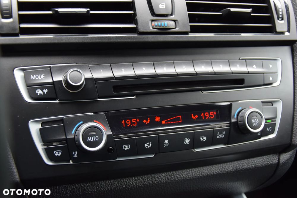 BMW Seria 1 120d xDrive BluePerformance Sport Line - 34