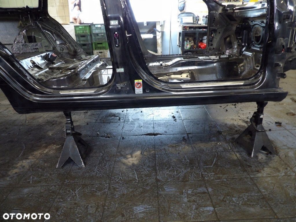 SKODA SUPERB II LIFT KOMBI PRÓG PRAWY LF9R-1Z1Z - 1