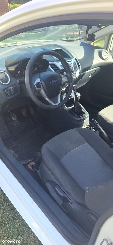 Ford Fiesta 1.4 TDCi Ambiente - 4