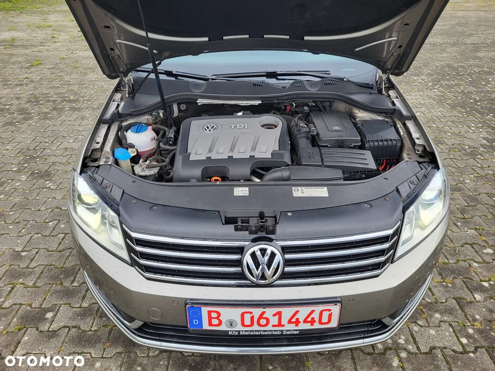 Volkswagen Passat Variant 2.0 Blue TDI DSG SCR Comfortline - 16