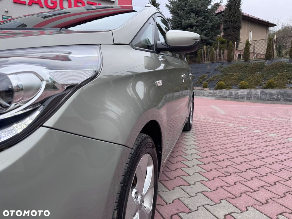 Kia Carens 1.6 GDI M - 11