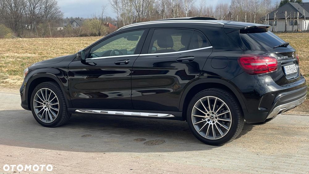 Mercedes-Benz GLA 250 4Matic 7G-DCT AMG Line - 2