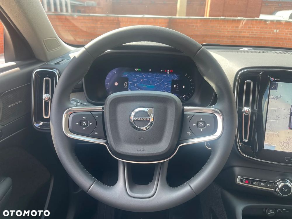 Volvo XC 40 B3 Plus Dark - 18