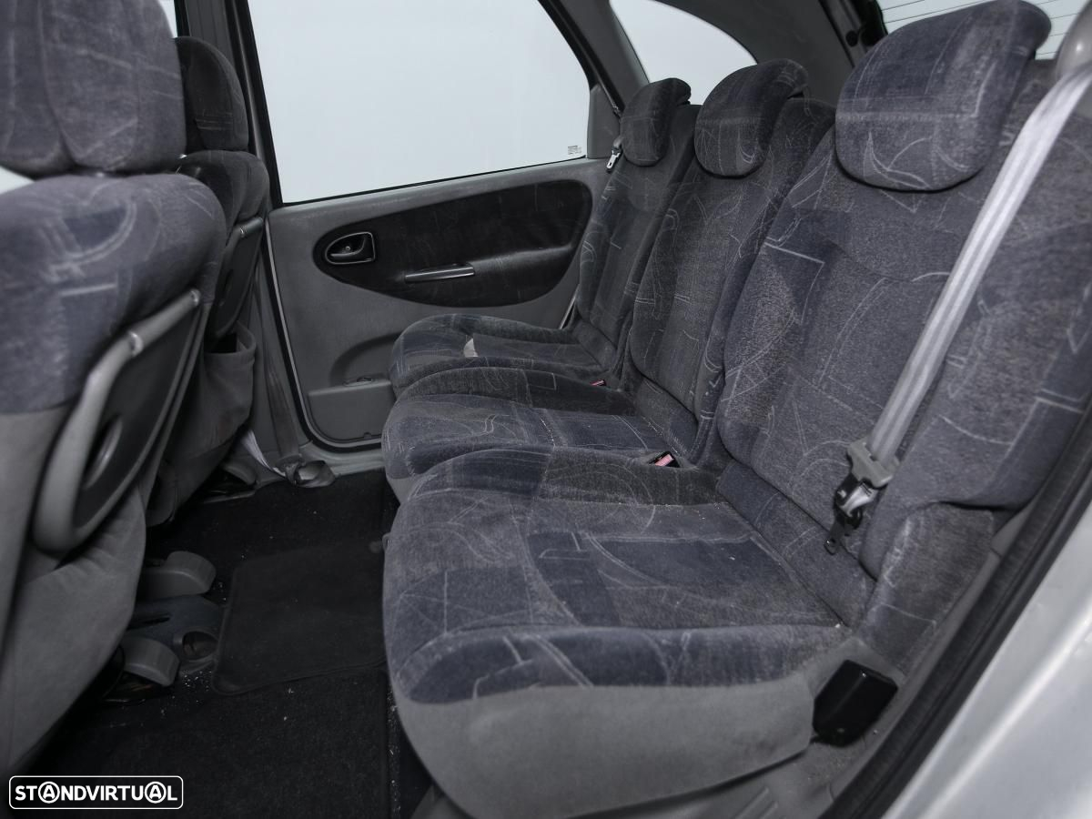 Renault Scénic 1.4 16V RTE - 8