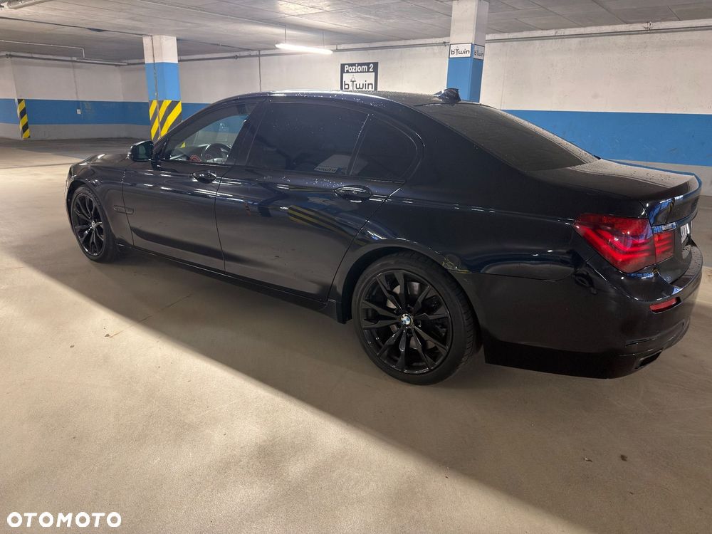 2013 BMW Seria 7, photograph 8