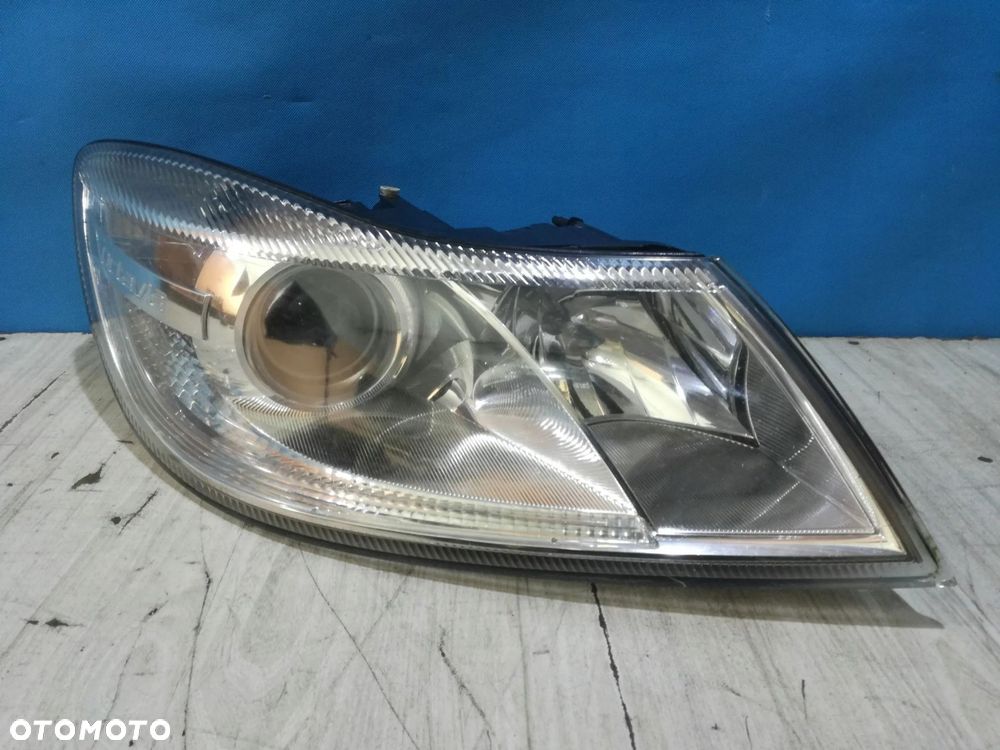 Skoda Octavia II 1Z Lift lampa reflektor prawa przód Europa 08/12r - 1