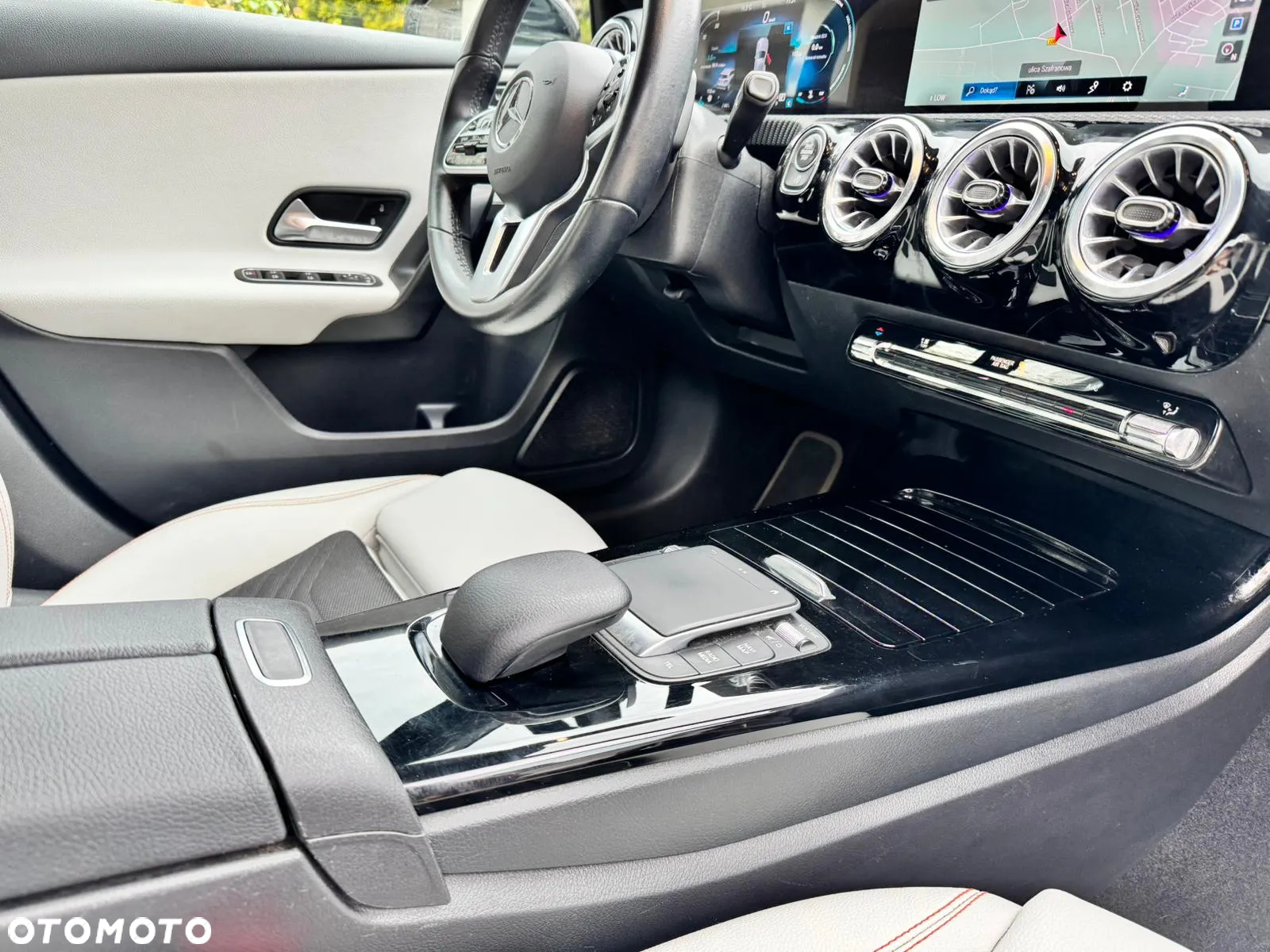 Mercedes-Benz Klasa A 250 4-Matic 7G-DCT - 8