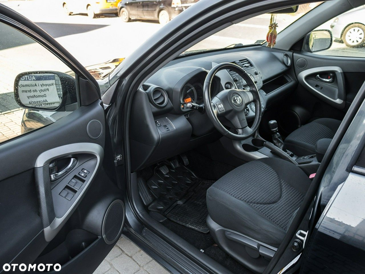 Toyota RAV4 - 11