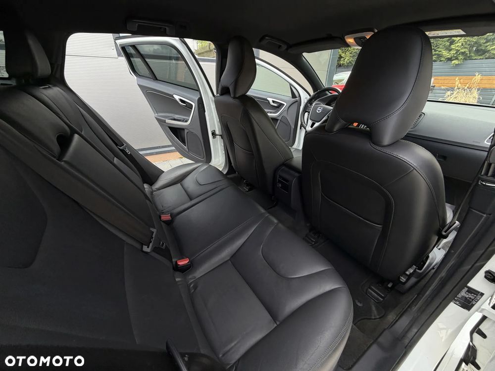 Volvo V60 Cross Country D3 Geartronic Summum - 18