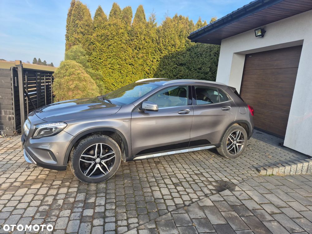Mercedes-Benz GLA 180 Activity Edition - 4