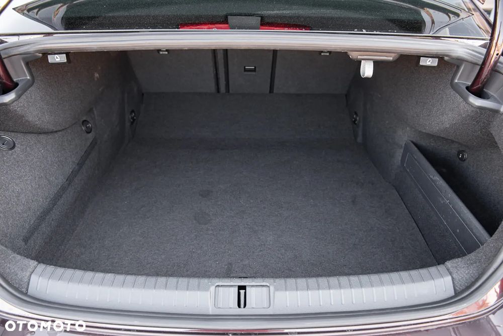 Volkswagen Passat - 30