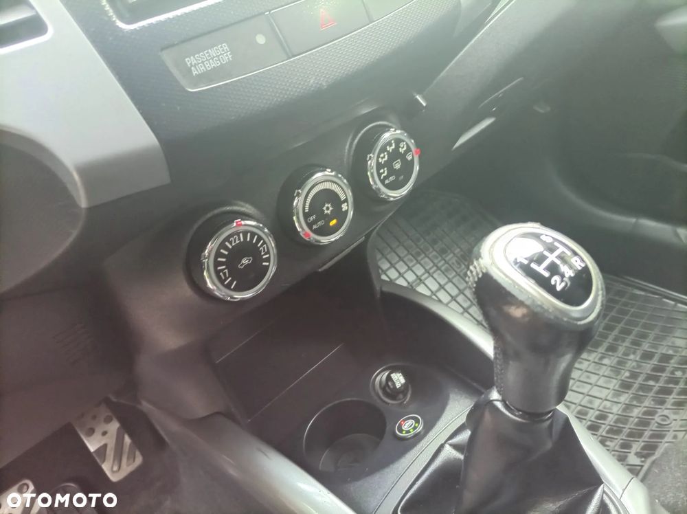 Mitsubishi Outlander 2.0 Intense + NAVI 2WD EU5 - 20