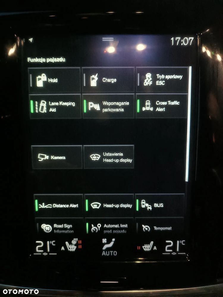 Volvo V90 T8 AWD Plug-In Hybrid R-Design - 26