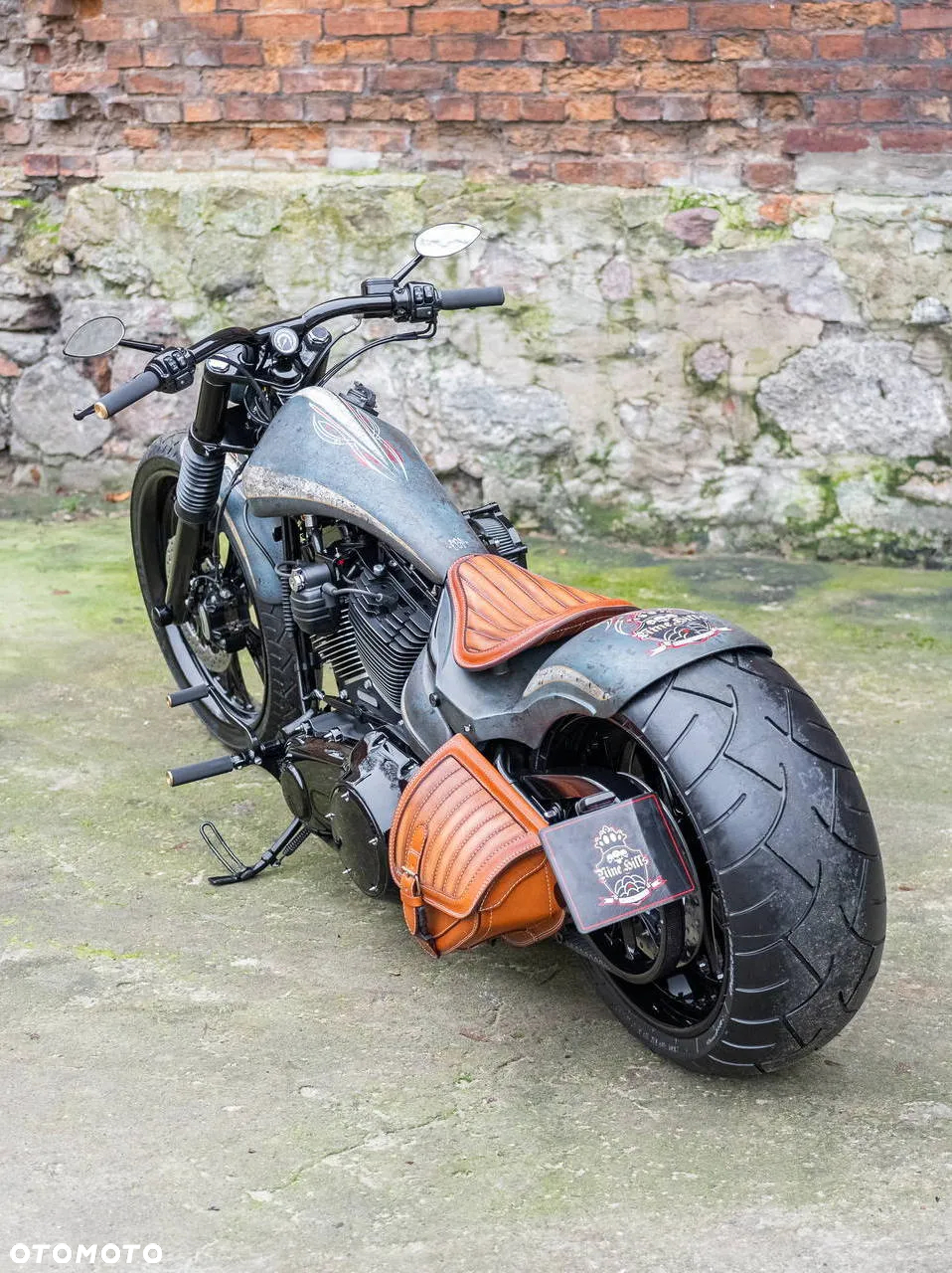 Harley-Davidson Softail Breakout - 11