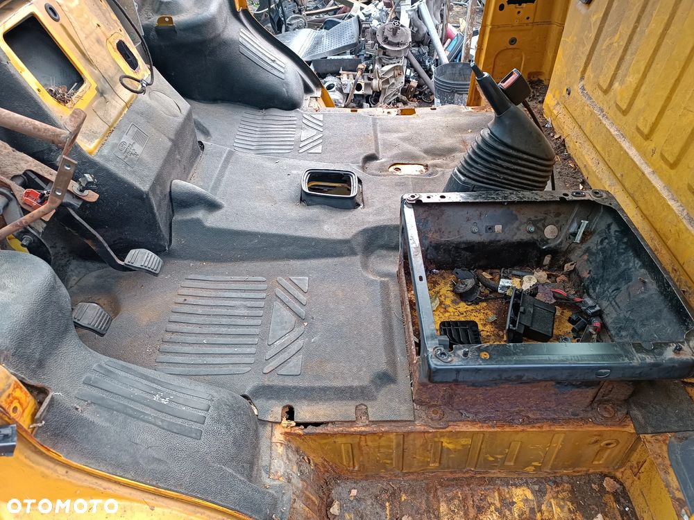 Ford Transit 2,4TD 2000-2013 Wszystkie części Zawieszenie Most Drzwi Szyby Koła 16 - 24