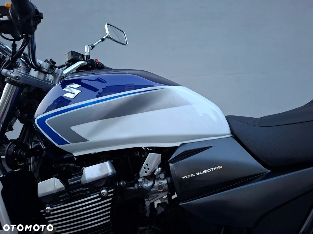 Suzuki GSX - 28