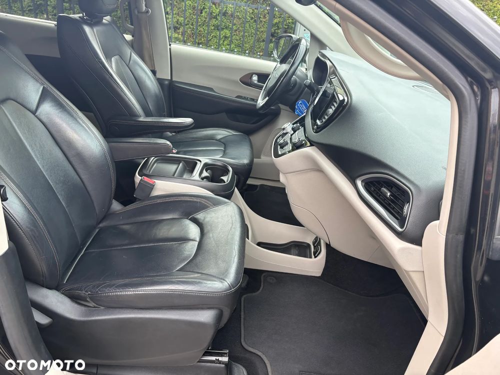 Chrysler Pacifica - 15