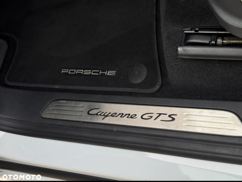 Porsche Cayenne GTS - 16