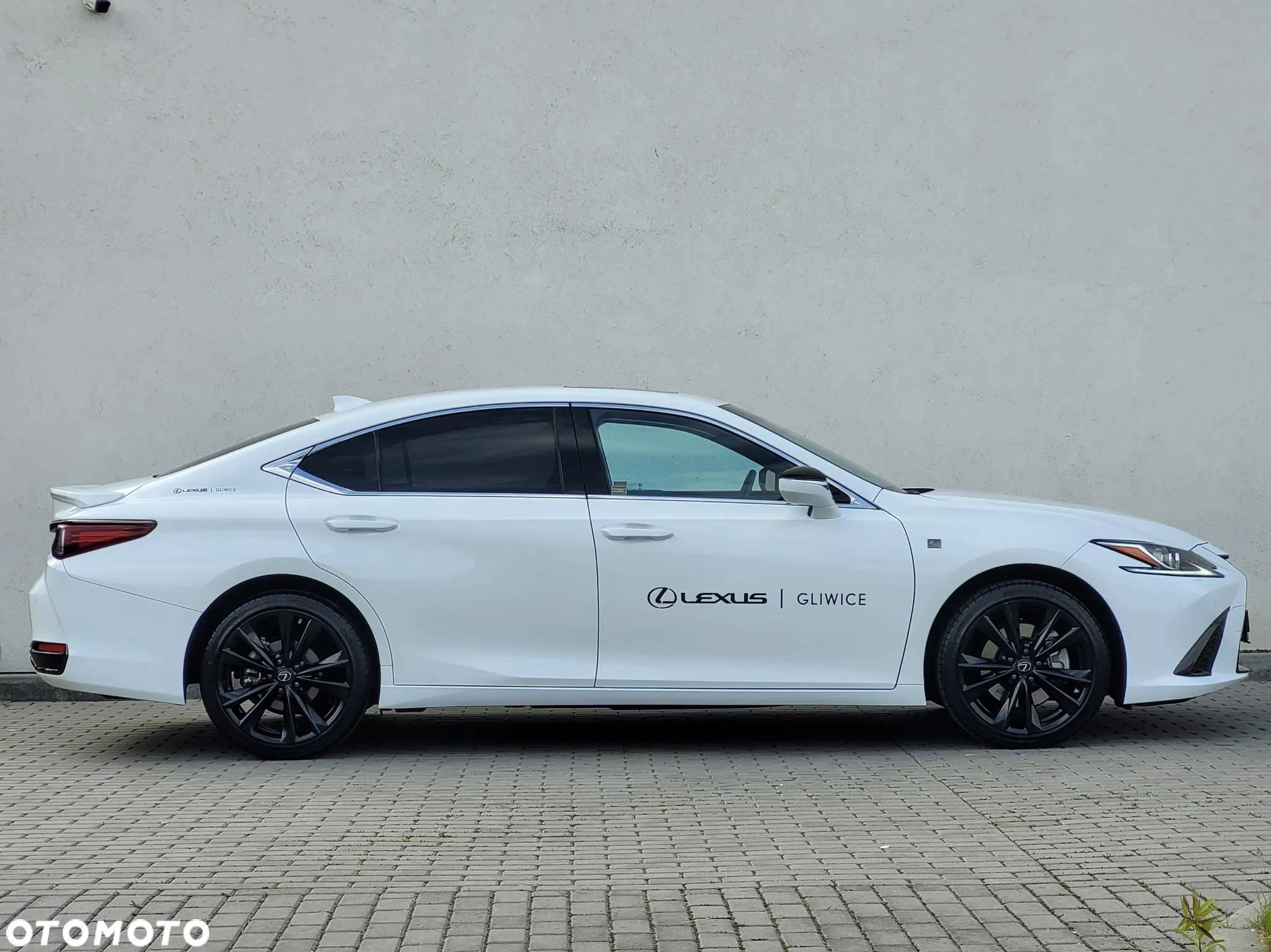 Lexus ES 300h F Sport Design - 7