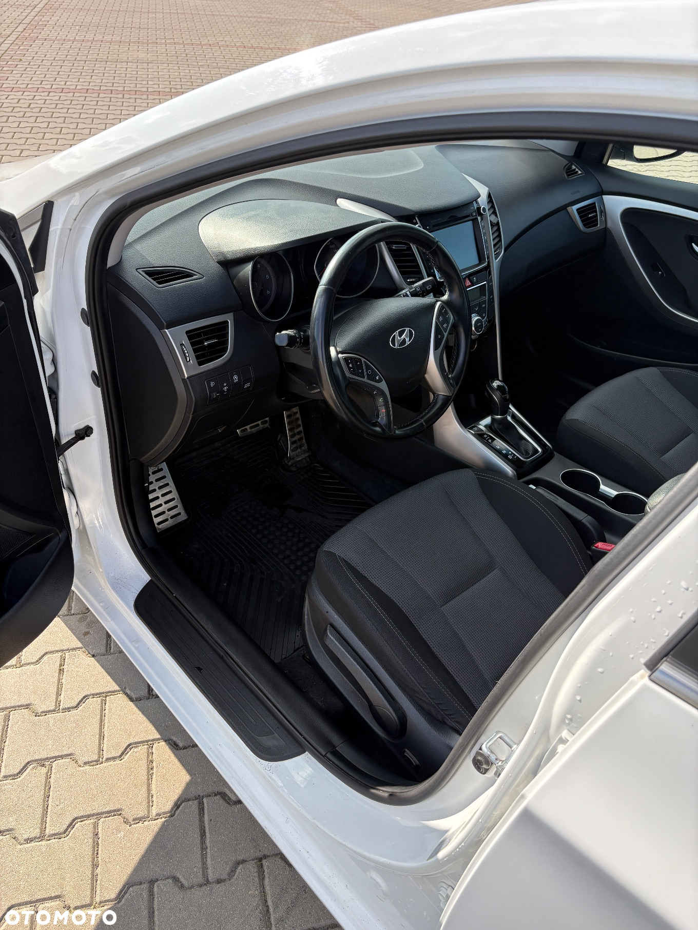 Hyundai i30 1.6 CRDi BlueDrive Premium DCT - 11