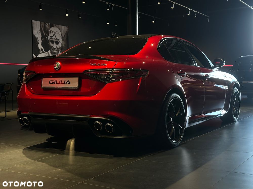 Alfa Romeo Giulia - 10