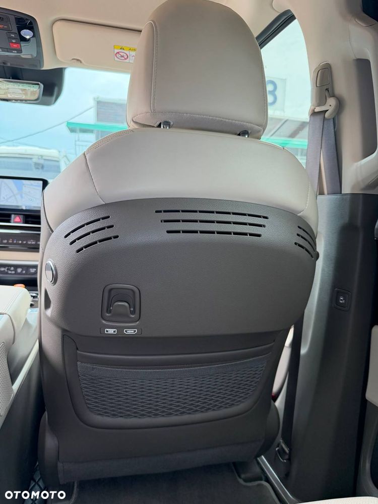 Kia Carnival - 23