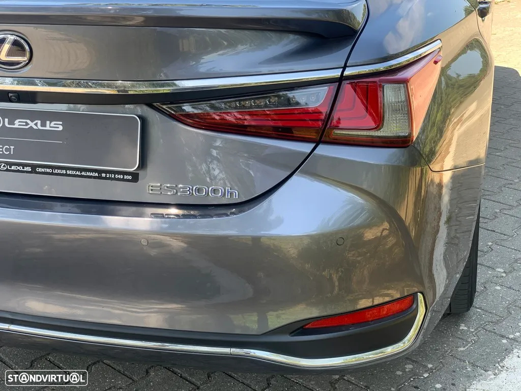 Lexus ES 300h Executive+ - 28