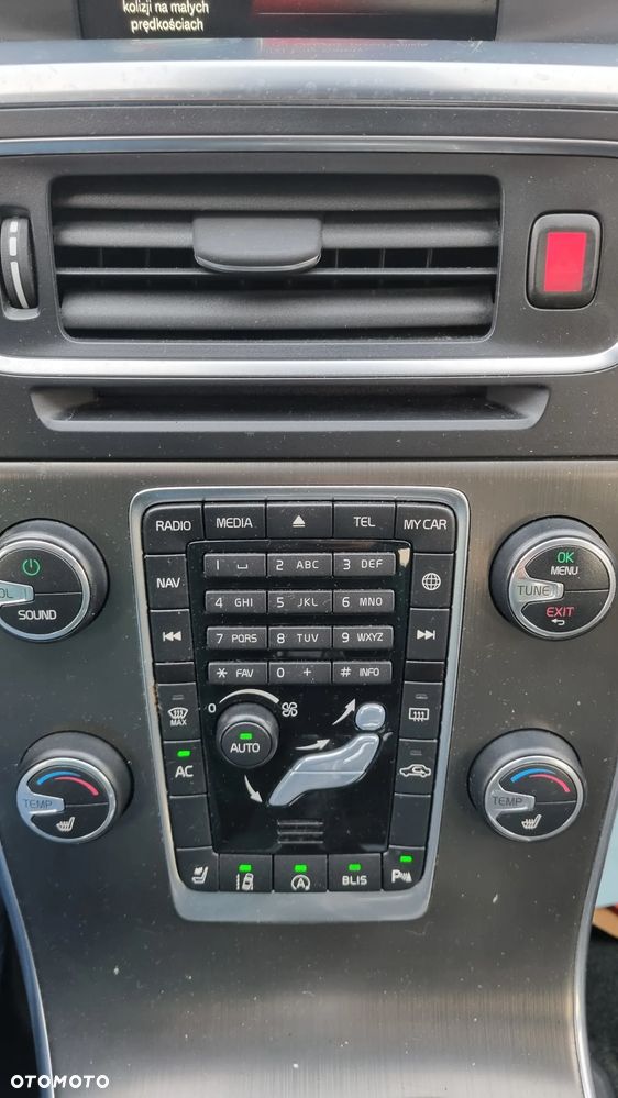 Volvo V60 D4 Momentum - 35