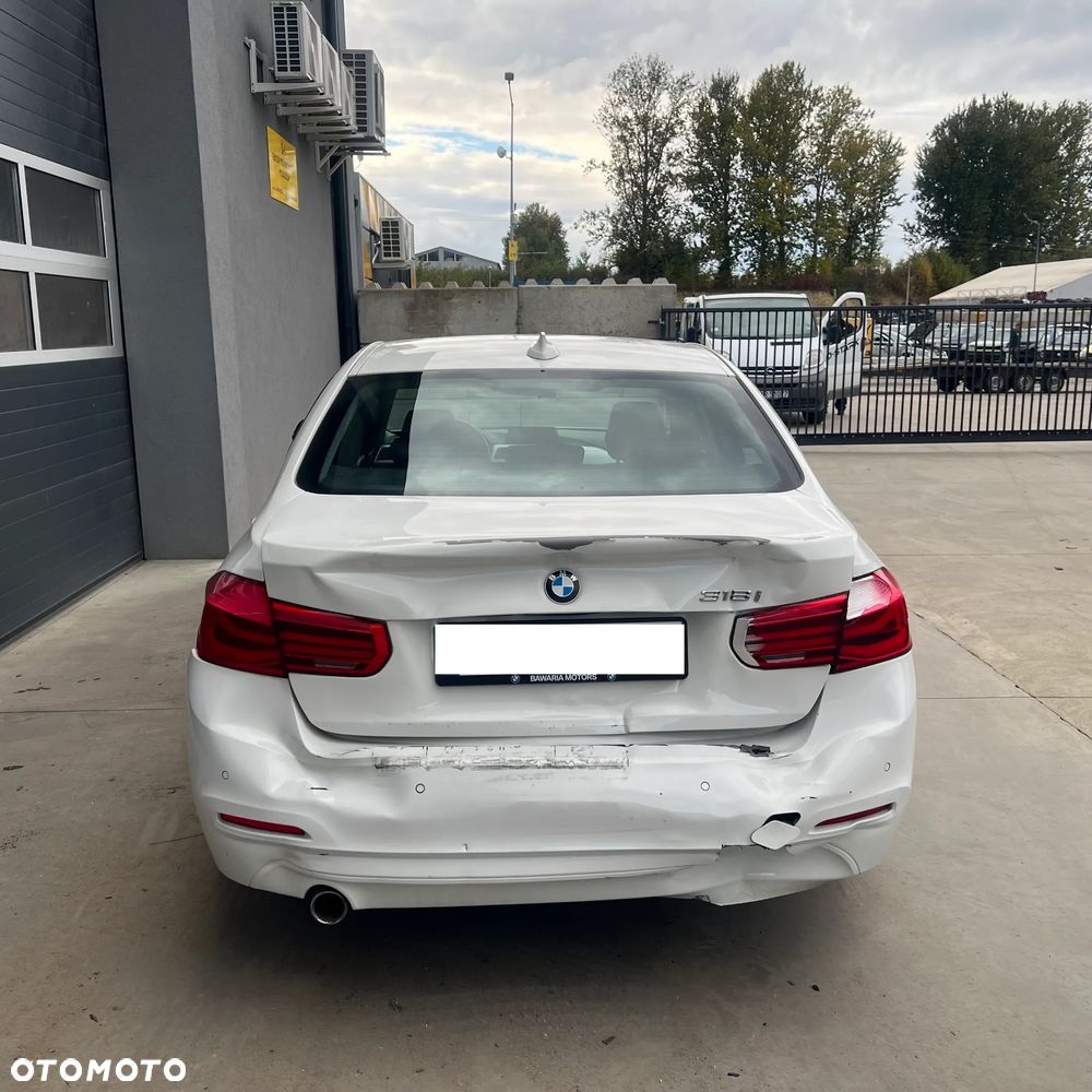BMW Seria 3 318i - 4
