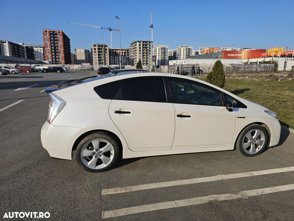 Toyota Prius (Hybrid) - 2