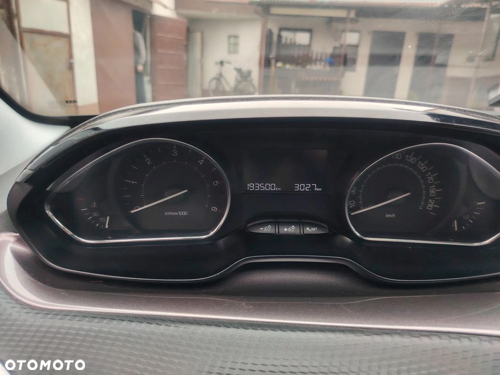 Peugeot 2008 e-HDi FAP 92 STOP & START Style - 11