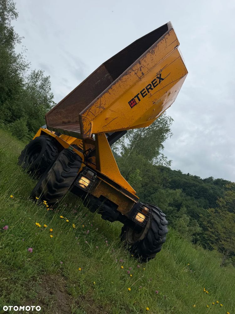 Terex 4t Benford Wozidło Budowlano-Rolnicze 4 tony ładowność. Obrotowa Koleba. 4x4 napęd. Potężna Moc silnika i Hydrauliki. Najlepszy silnik Yanmar. Maszyna Kupiona z Norweskiego Gospodarstwa Rolniczego typu Kurniki. Maszyna Zadbana! Odpala na dotyk. Skrzynia Automatyczna REWERS+Szybka wolna jazda. Pełny Oryginał. Serwisowane w Dekra Norweska! Hamulce brzytwa. Maszyna Woziła lekkie ładunki. Maszyna nie była katowana! Wielka Okazja. Wszystko w pełnym Oryginale. Niski przebieg 1898mtg - 17