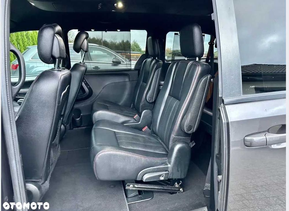Dodge Grand Caravan - 5