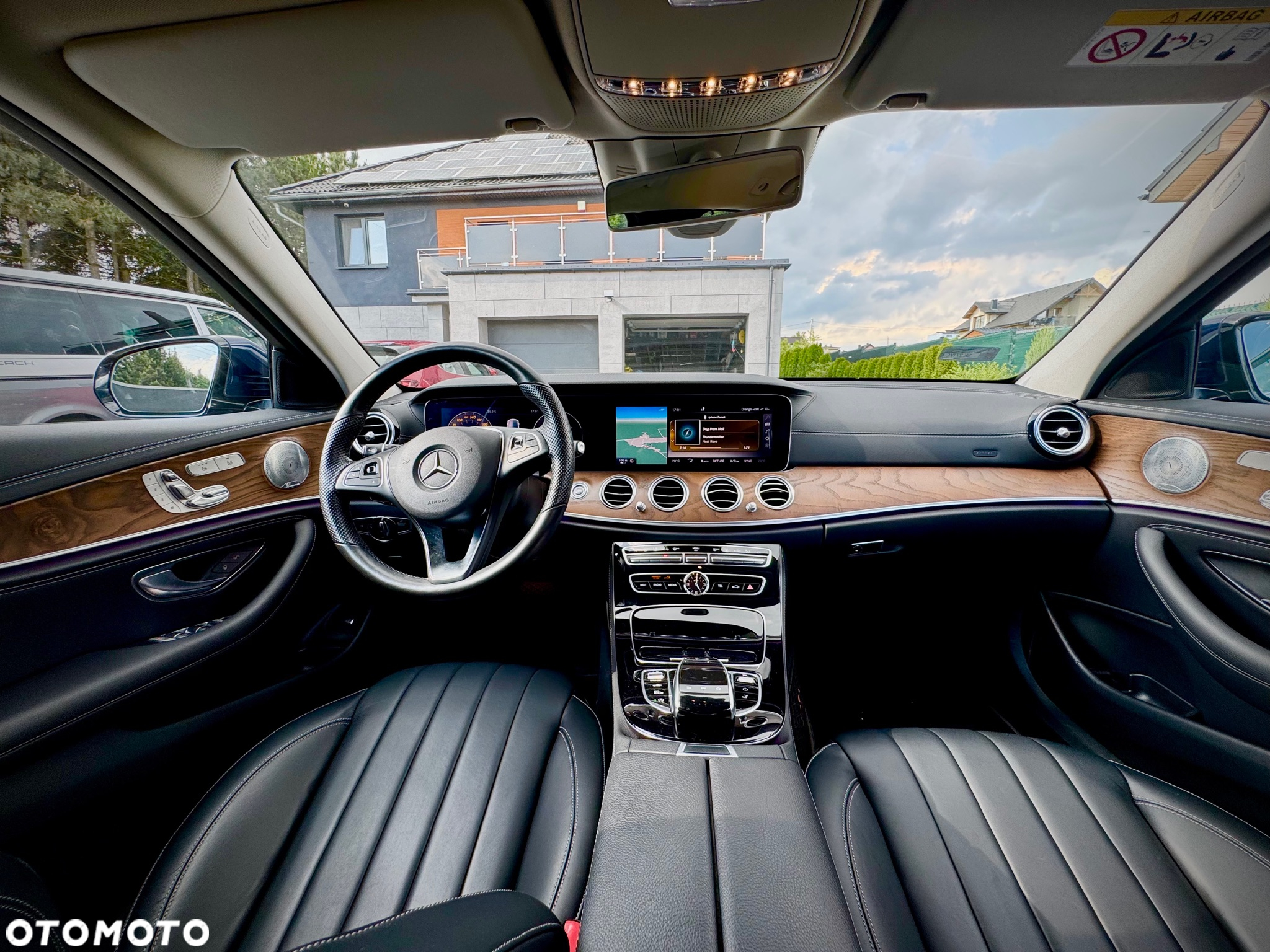 Mercedes-Benz Klasa E 400 4Matic T 9G-TRONIC Exclusive - 8