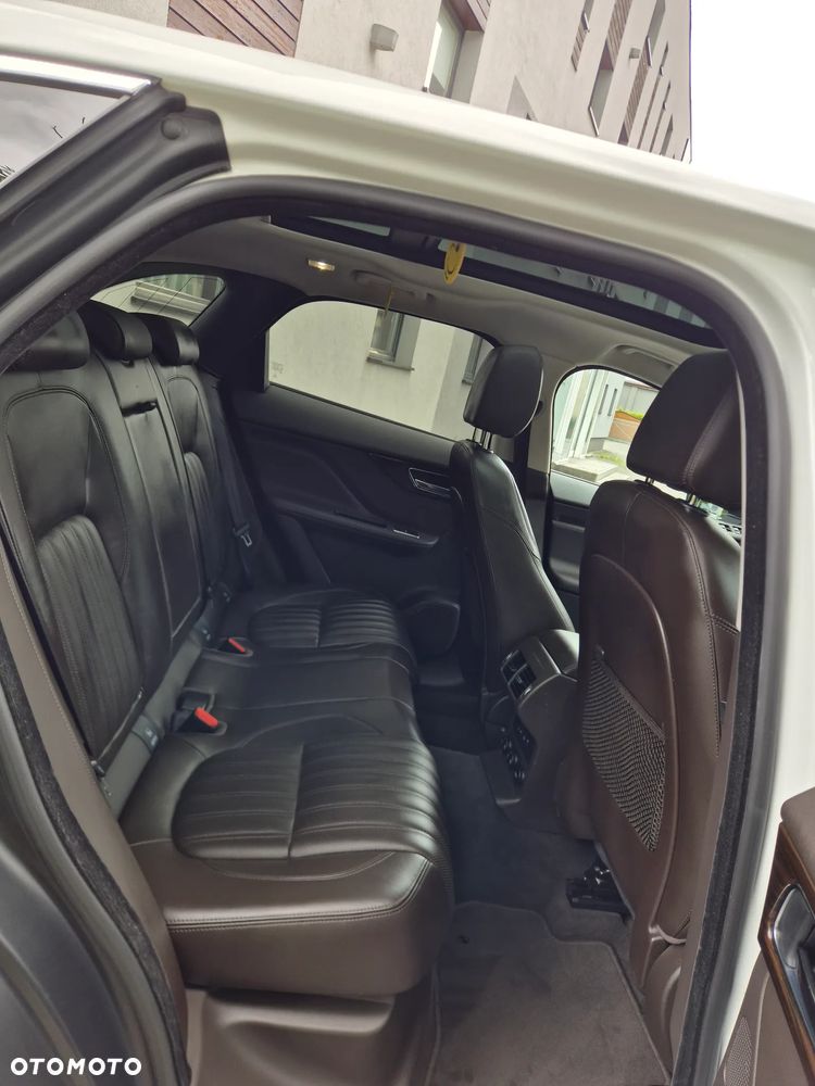 Jaguar F-Pace 2.0 i4D AWD Prestige - 6