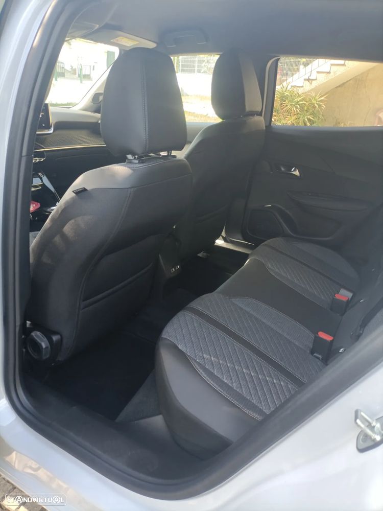 Peugeot 2008 1.2 PureTech Allure EAT8 - 10