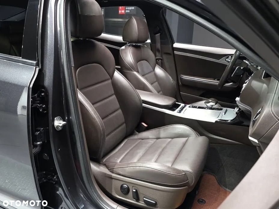 Kia Stinger 3.3 T-GDI V6 GT AWD - 14