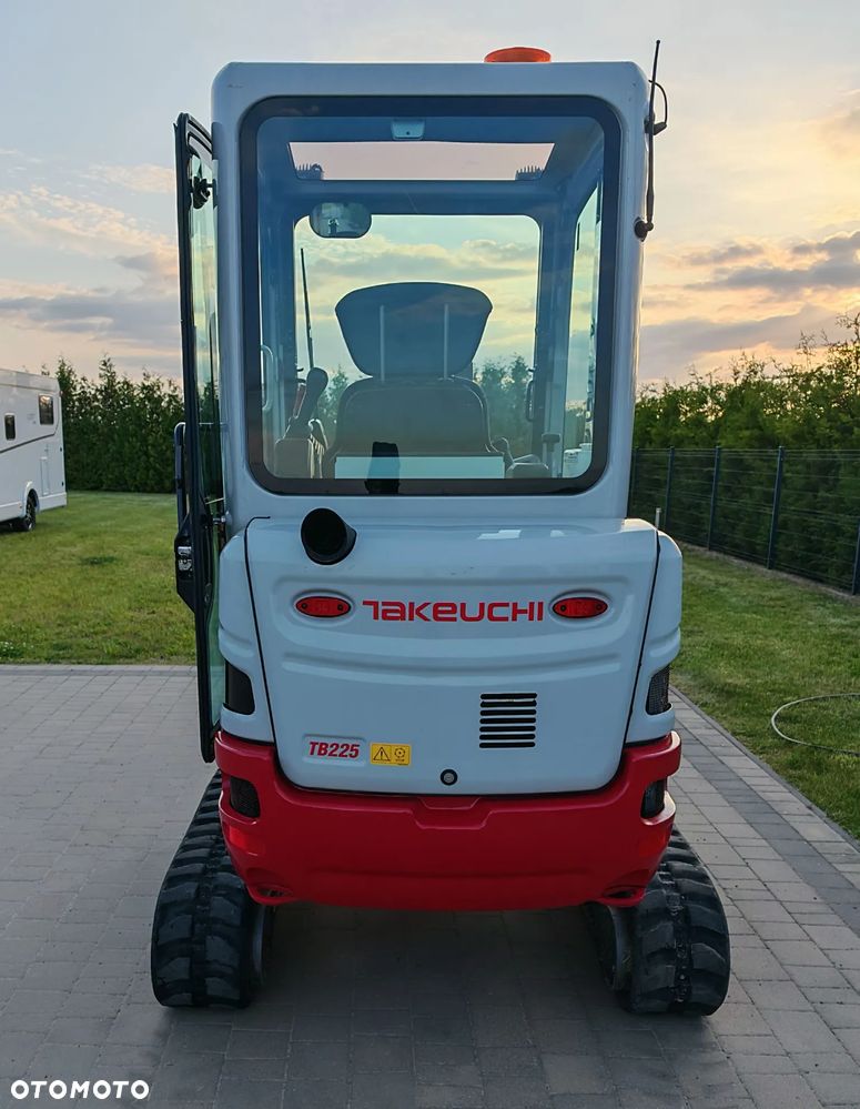 Takeuchi TB225 - 6