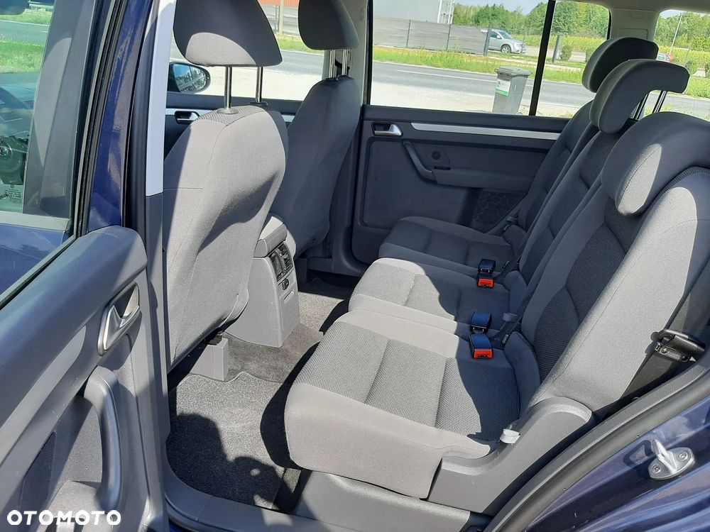Volkswagen Touran - 14