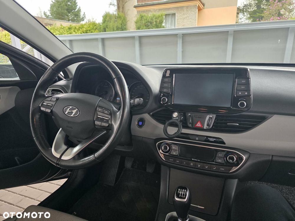 Hyundai i30 1.4 T-GDI Premiere Luxury - 4