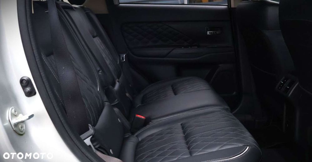 Mitsubishi Outlander - 20