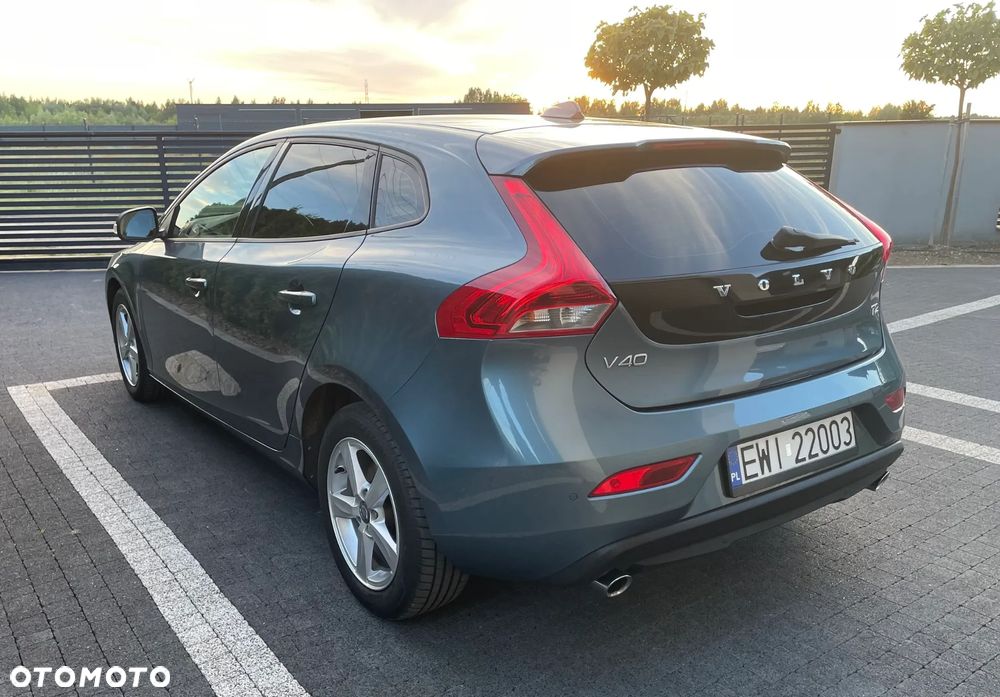 Volvo V40 T2 Momentum - 4