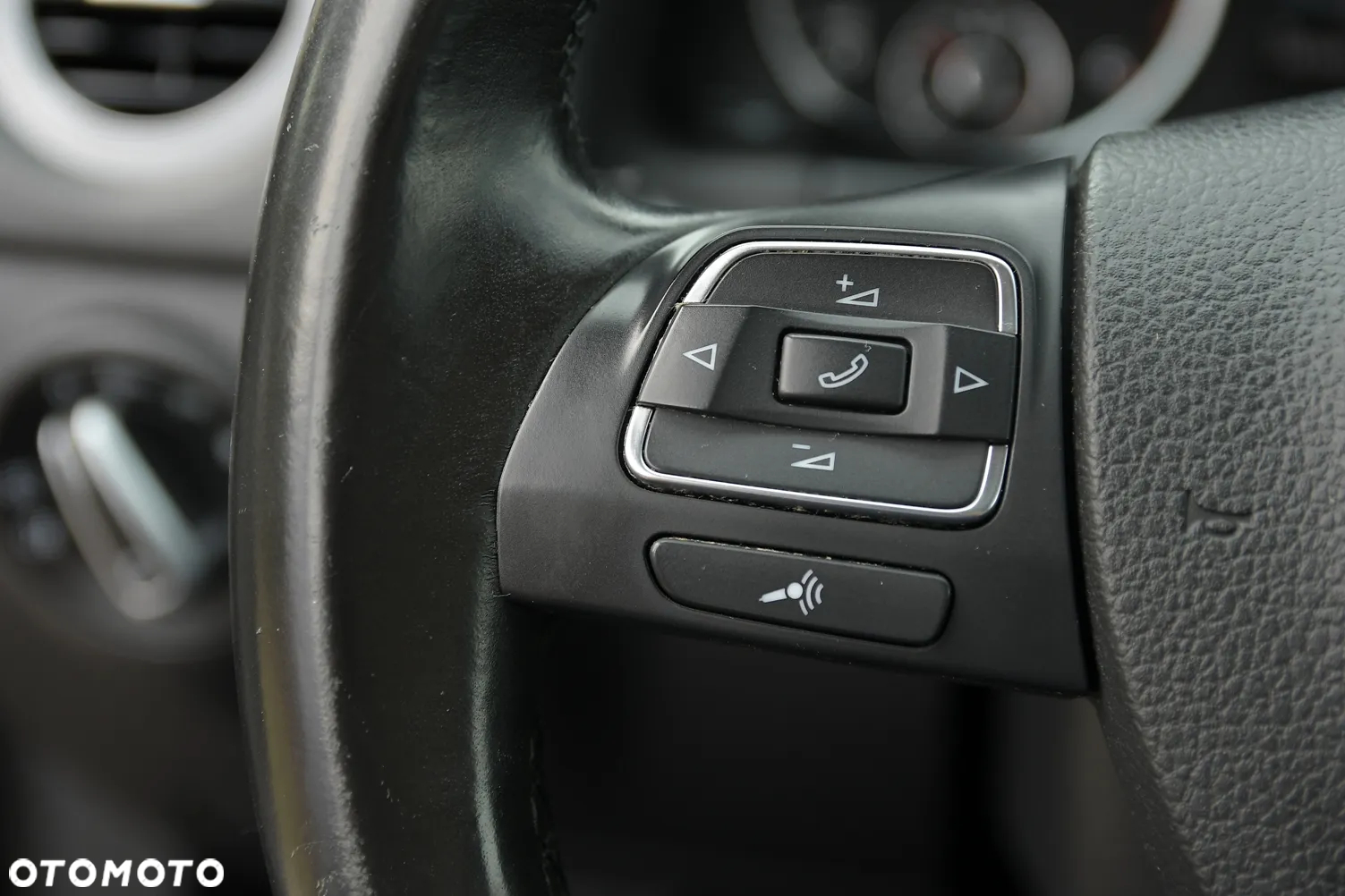 Volkswagen Tiguan - 32