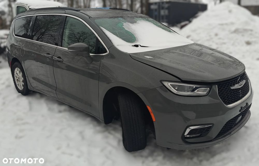 Chrysler Pacifica - 8