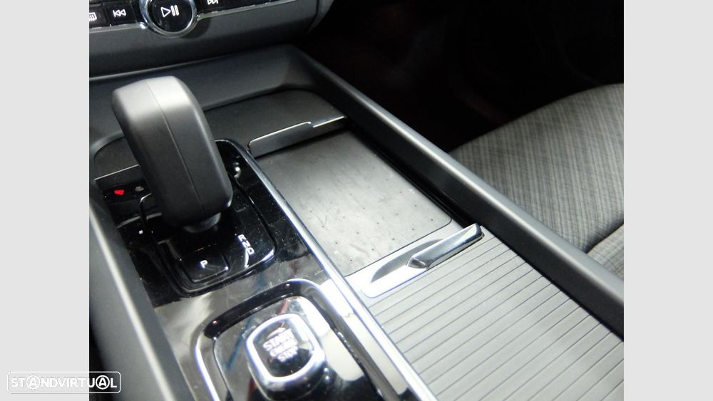 Volvo XC 60 2.0 T6 PHEV Core AWD - 28