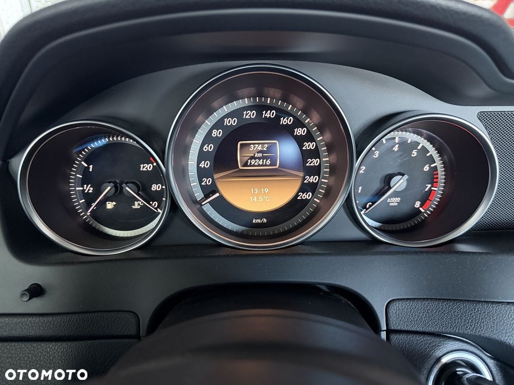 Mercedes-Benz Klasa C 200 CGI BlueEff Classic - 16