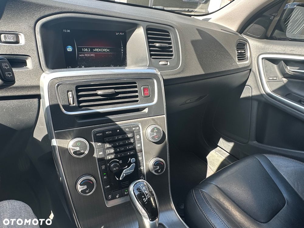 Volvo V60 Cross Country - 14