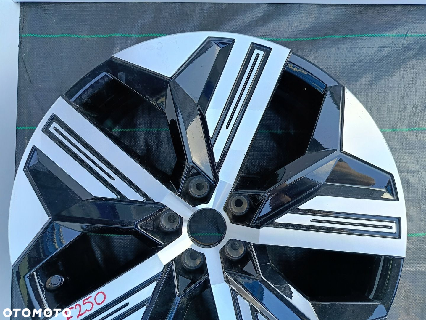 FELGA ALUMINIOWA RENAULT MEGANE IV E-TECH 7.0"x20" 5X114.3 ET34 403008508R - 4