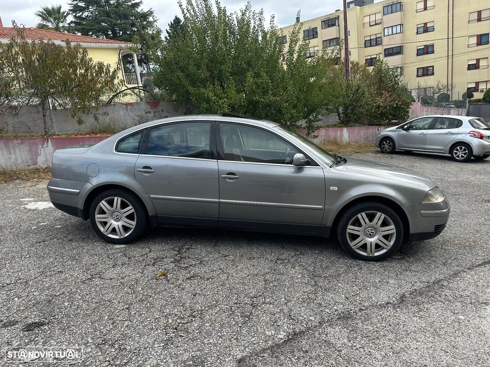 VW Passat 1.9 TDi Highline - 11