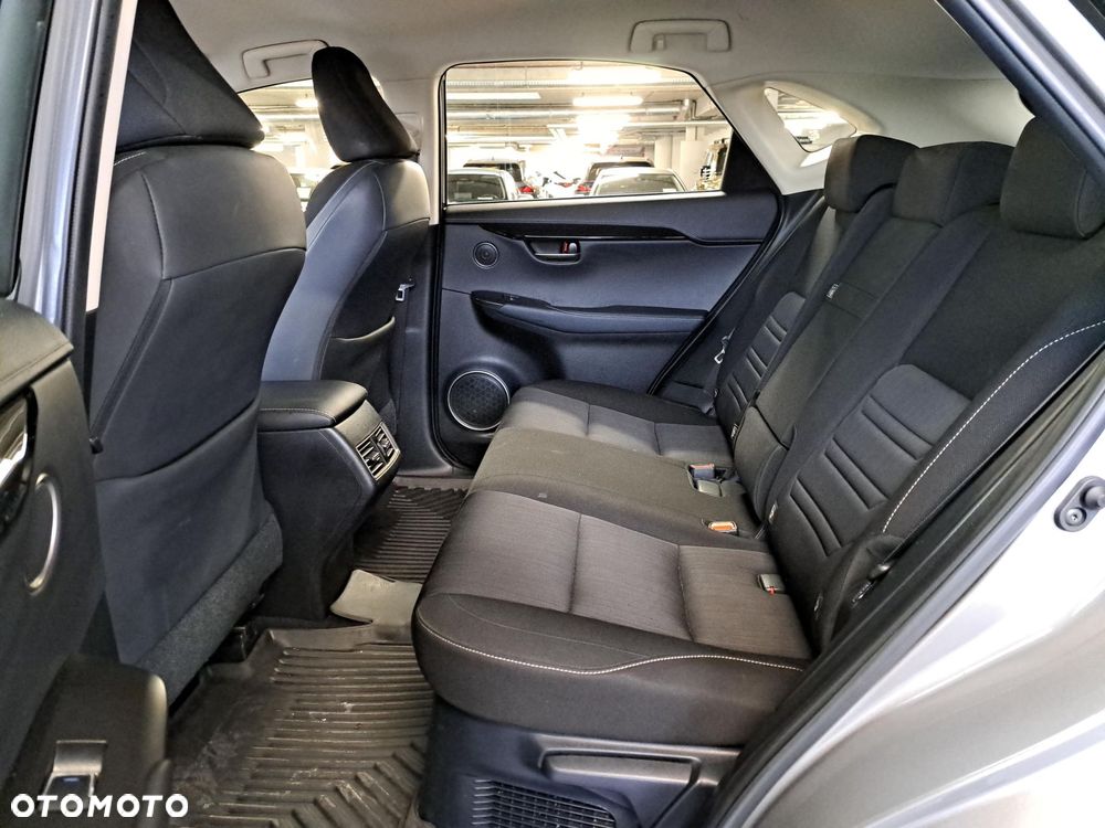 Lexus NX 300h Business Edition AWD - 33